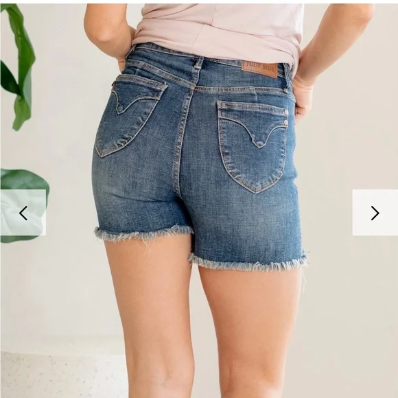 Judy Blue Fresh Bloom Tummy Control High Rise Raw Hem Jean Short size Medium - Picture 3 of 9